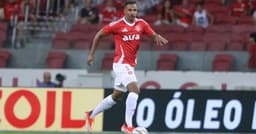Inter busca renovar contrato com volante Fernando