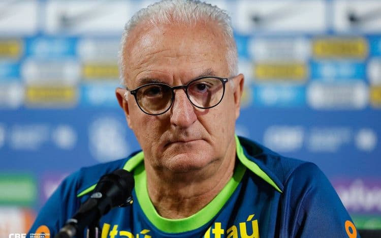 Dorival Júnior enfrenta desafios para reforçar a defesa do Corinthians após derrota para o Flamengo. Reprodução: Lance