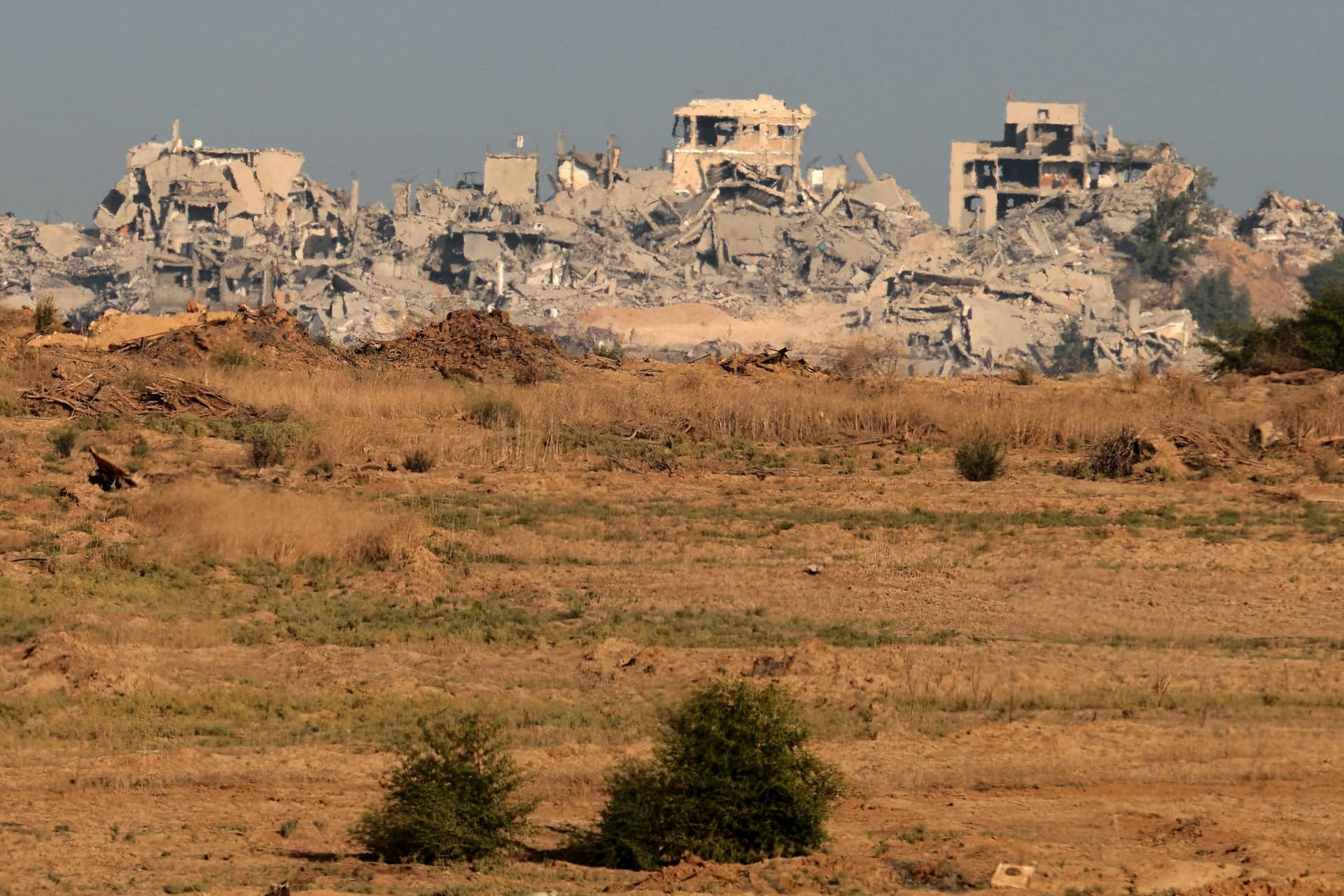 Soldados na fronteira sul de Israel, enquanto EUA discutem reconstrução de Gaza e cessar-fogo. Legenda da imagem. Reprodução: Retorno do item 11