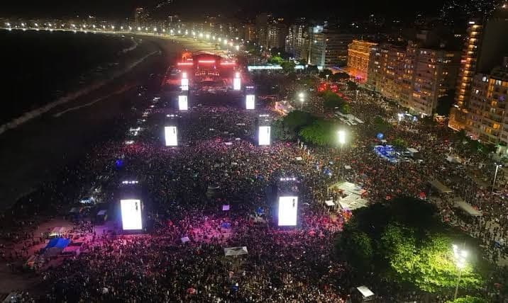 Lady Gaga quebra recorde com show gratuito em Copacabana, reunindo 2,5 milhões de pessoas. Reprodução: Diário do Rio