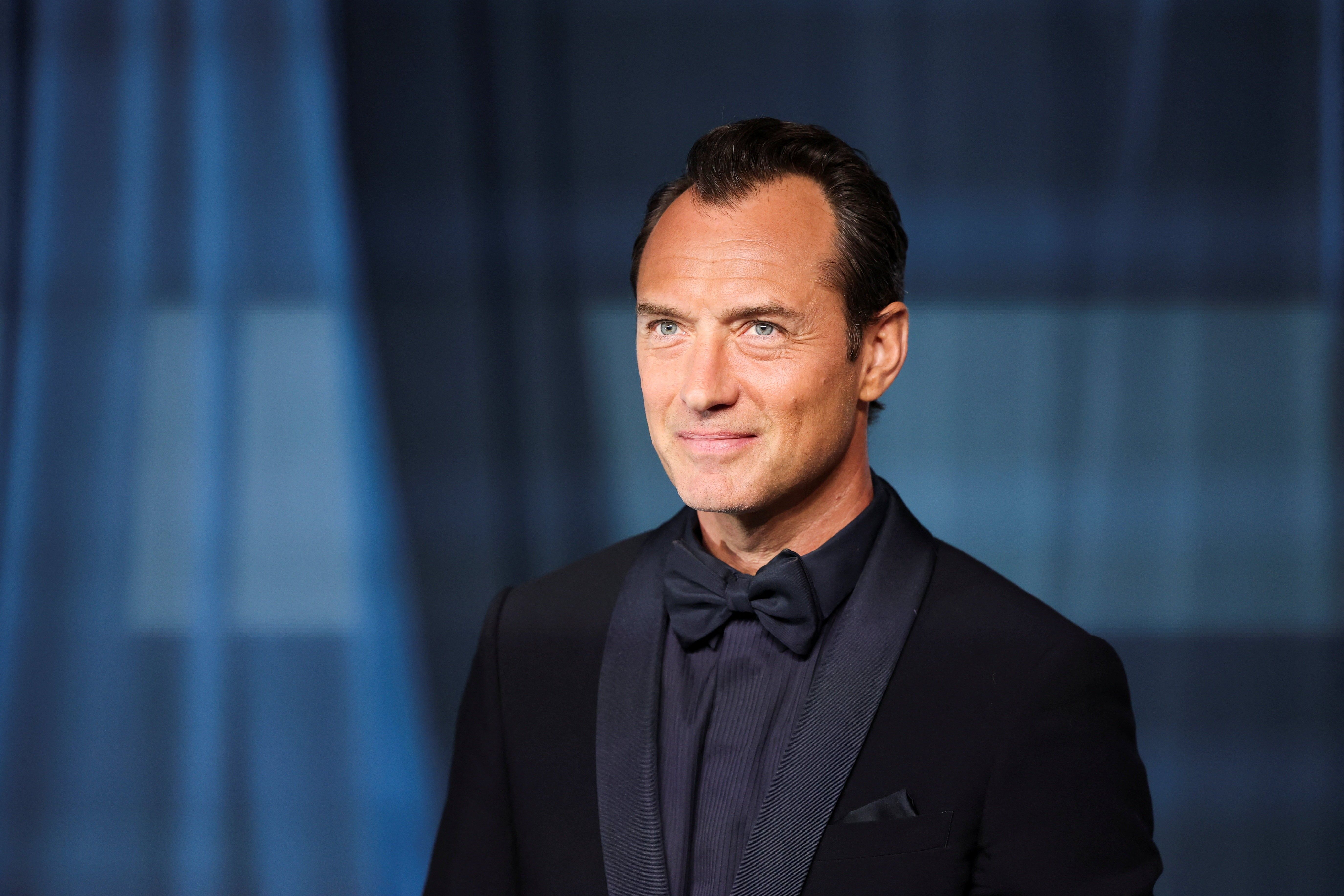 Jude Law em pauta nas redes: relação com Chappell Roan e Flamengo.. Reprodução: Gshow