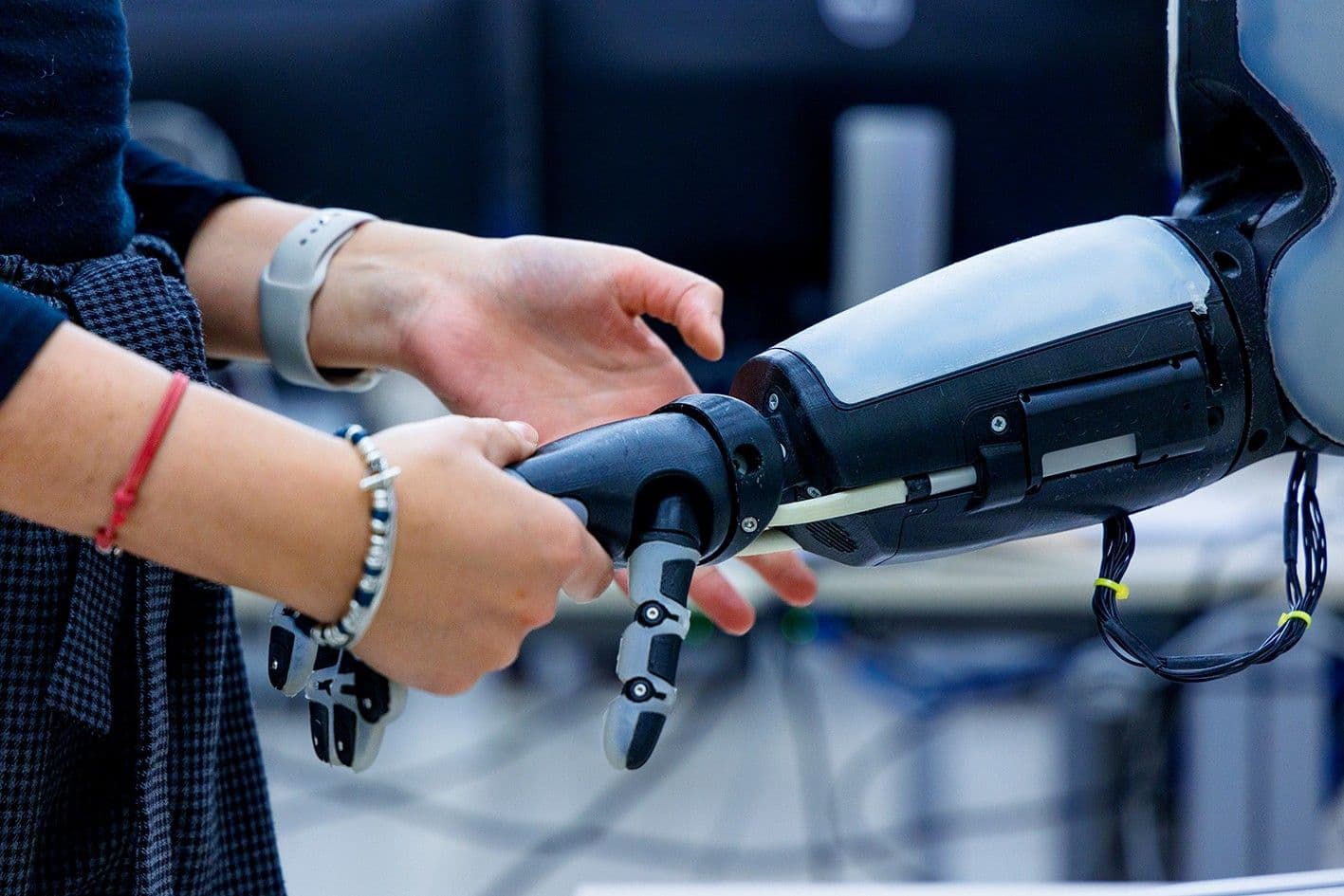 Pele eletrônica desenvolvida pela UFU e Sant'Anna identifica toque com precisão para próteses. Reprodução: Retorno do item 11