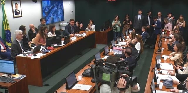 Comissão da Câmara dos Deputados aprova o PNE sem homeschooling. Reprodução: Oglobo