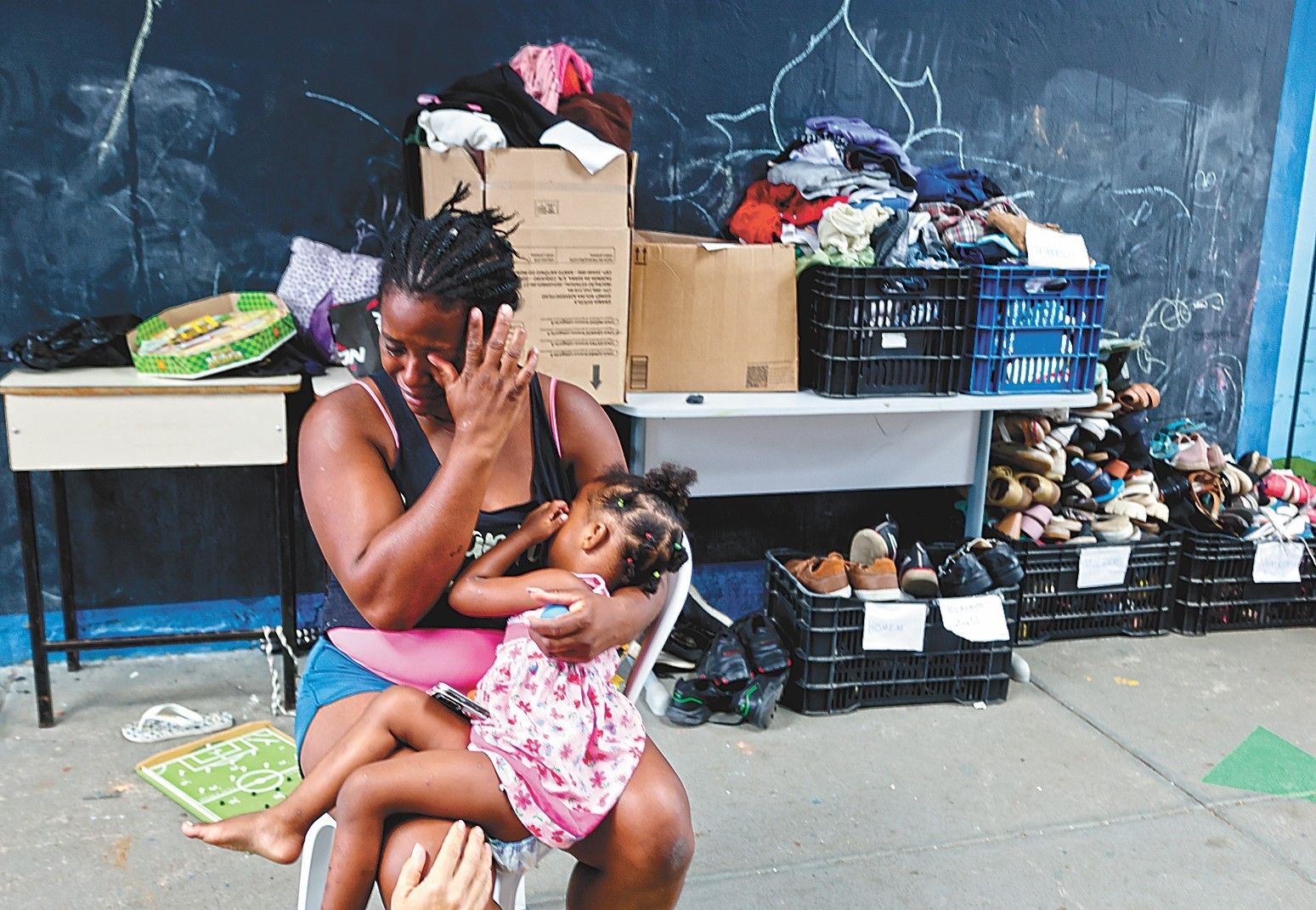 Desabrigados em Juiz de Fora vivem com improviso e apoio solidário.. Reprodução: Oglobo