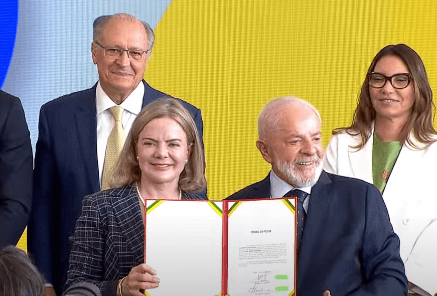 Discurso de Padilha e Gleisi reflete estratégia do governo Lula