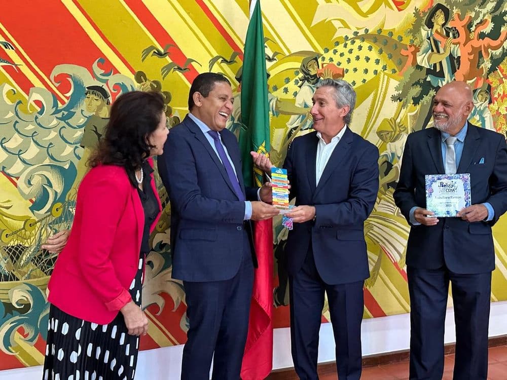 Júlio Cezar apresenta o projeto Alagoas Portugal em Cena na Embaixada de Portugal em Brasília. Reprodução: Assessoria