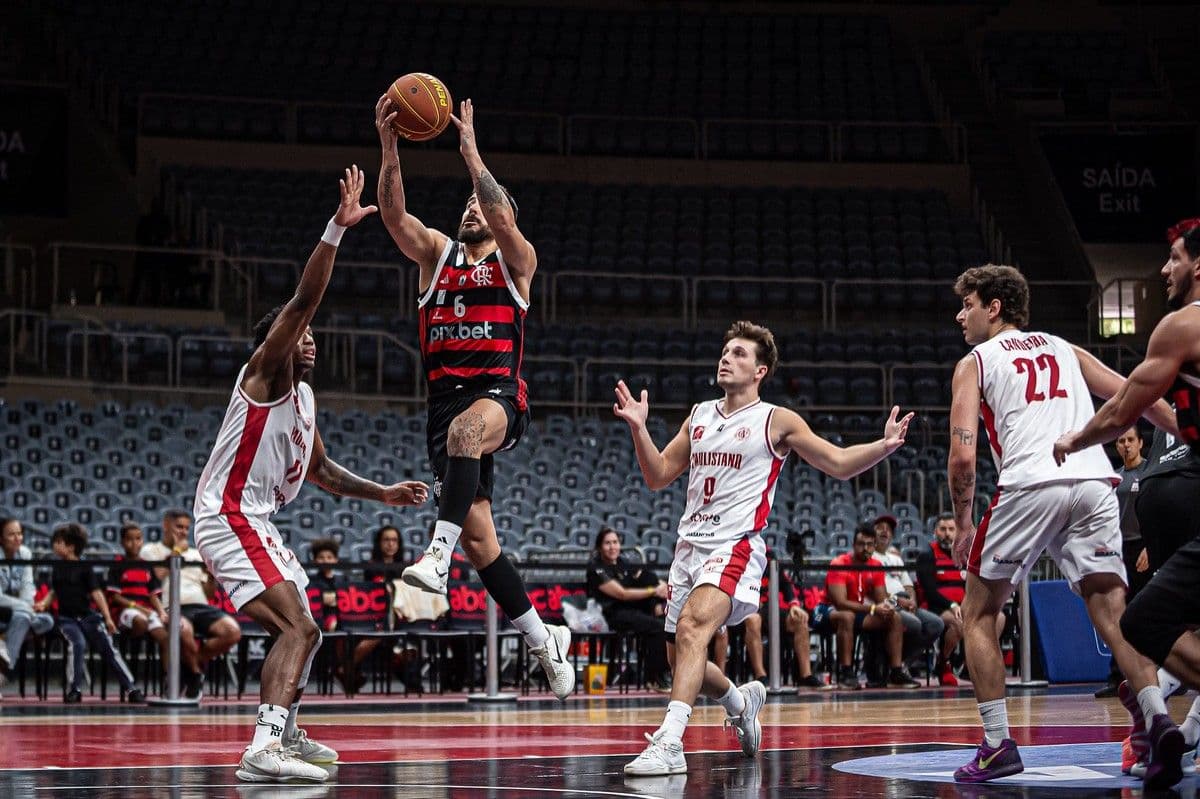Equipes campeãs continentais se duelam na semifinal do Final Four no Maracanãzinho. Reprodução: Globo.