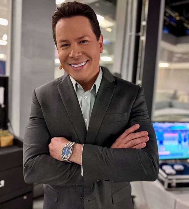 Marcão do Povo celebra seu retorno ao rádio ao lado de Ratinho na Massa FM. Reprodução: Terra