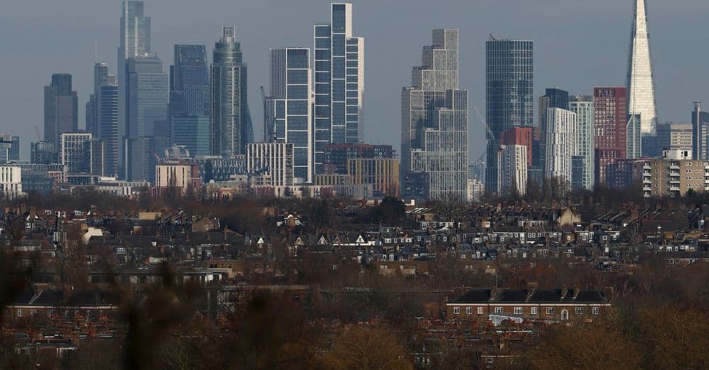 Crescimento econômico do Reino Unido em fevereiro supera expectativas dos economistas. Reprodução: Reuters