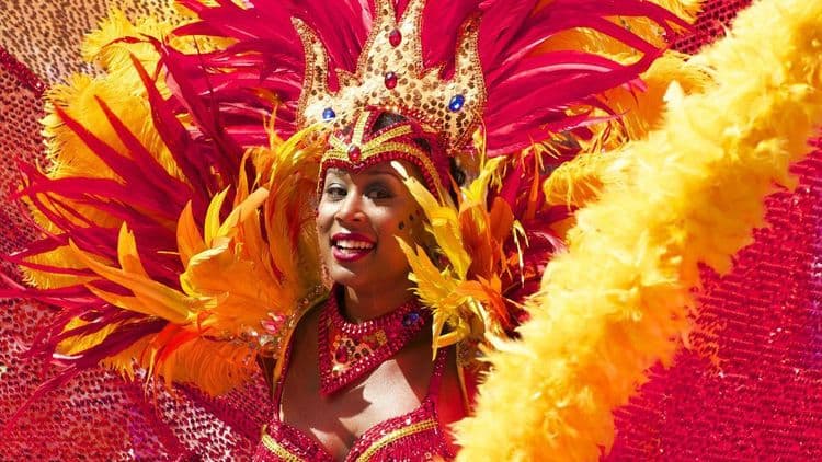 Como denunciar assédio no Carnaval pela internet