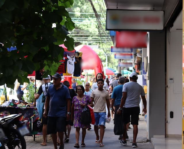 Comerciantes de Rio Branco esperam que os consumidores gastem até R$ 200 no Dia dos Pais.; Reprodução: Globo