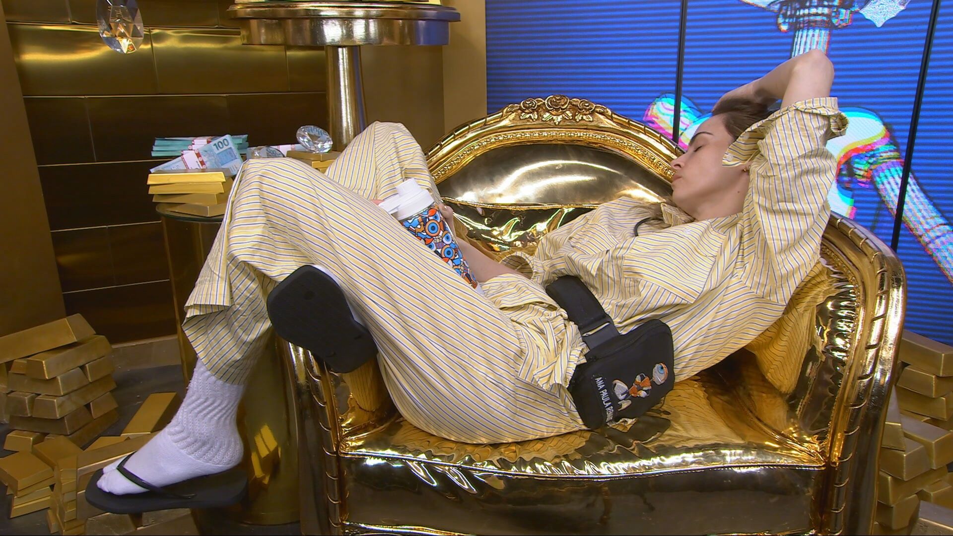 Ana Paula Renault deita no confessionário após raio-X. Reprodução: Gshow