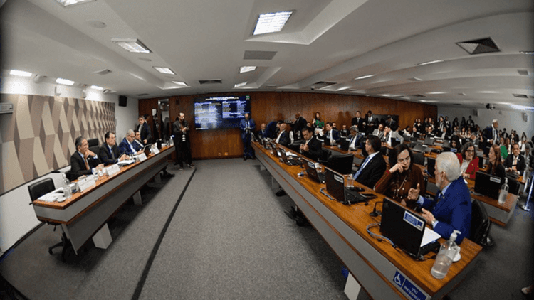 Senado Analisa Projeto de Lei sobre Devedores Contumazes
