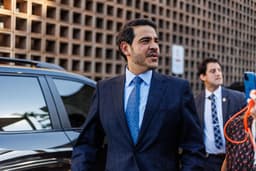 [Messias faz gesto no Senado enquanto Alcolumbre ignora; candidato ao STF é alvo de ministros]. Reprodução: Oglobo