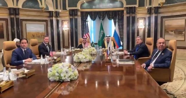 EUA e Rússia discutem fim da guerra na Ucrânia