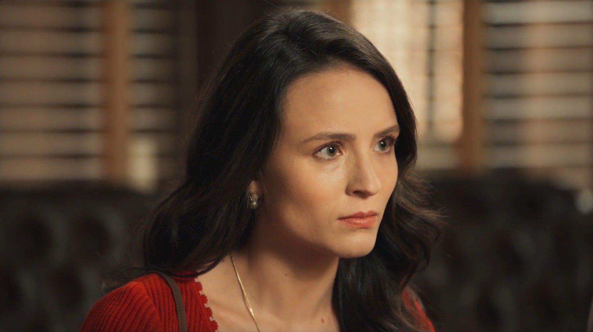 Estela denuncia Ernesto; a reação do delegado é chocante.. Reprodução: Gshow