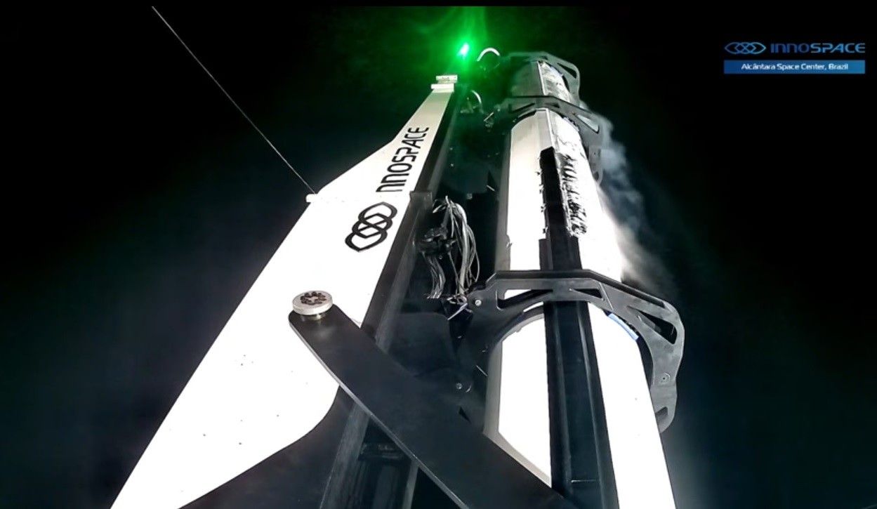 Explosão de foguete, testemunhada por professor, causa perda de dois anos de trabalho.. Reprodução: Oglobo