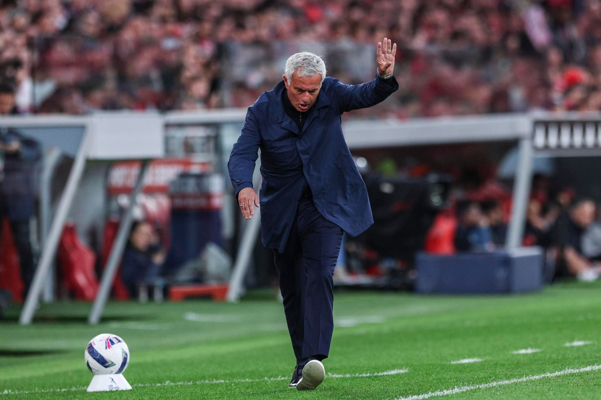 Mourinho pode custar até R$ 82 milhões ao Real Madrid após aumento em cláusula contratual