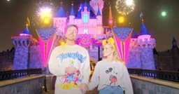 MrBeast aluga Disneyland para um encontro romântico exclusivo com sua noiva Thea Booysen. Reprodução: Terra