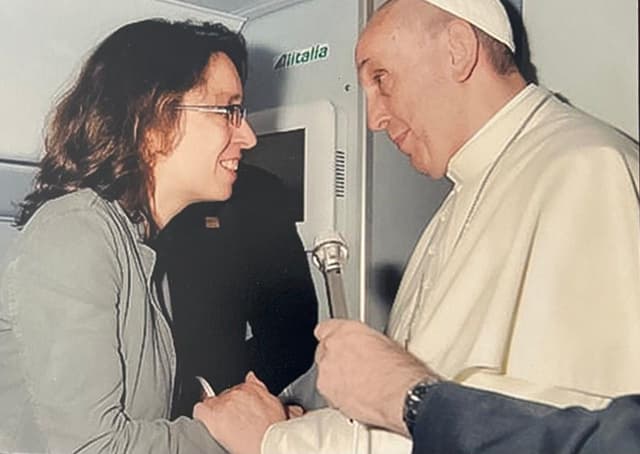 Papa Francisco embarca em seu primeiro voo internacional rumo ao Rio de Janeiro. Legenda da imagem. Reprodução: Globo