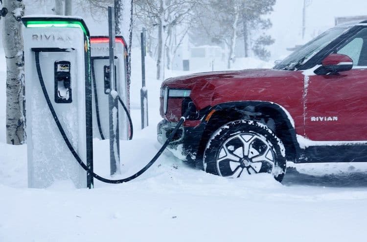 Rivian ajusta suas projeções de entrega de veículos devido a tarifas dos EUA. Reprodução: TechCrunch