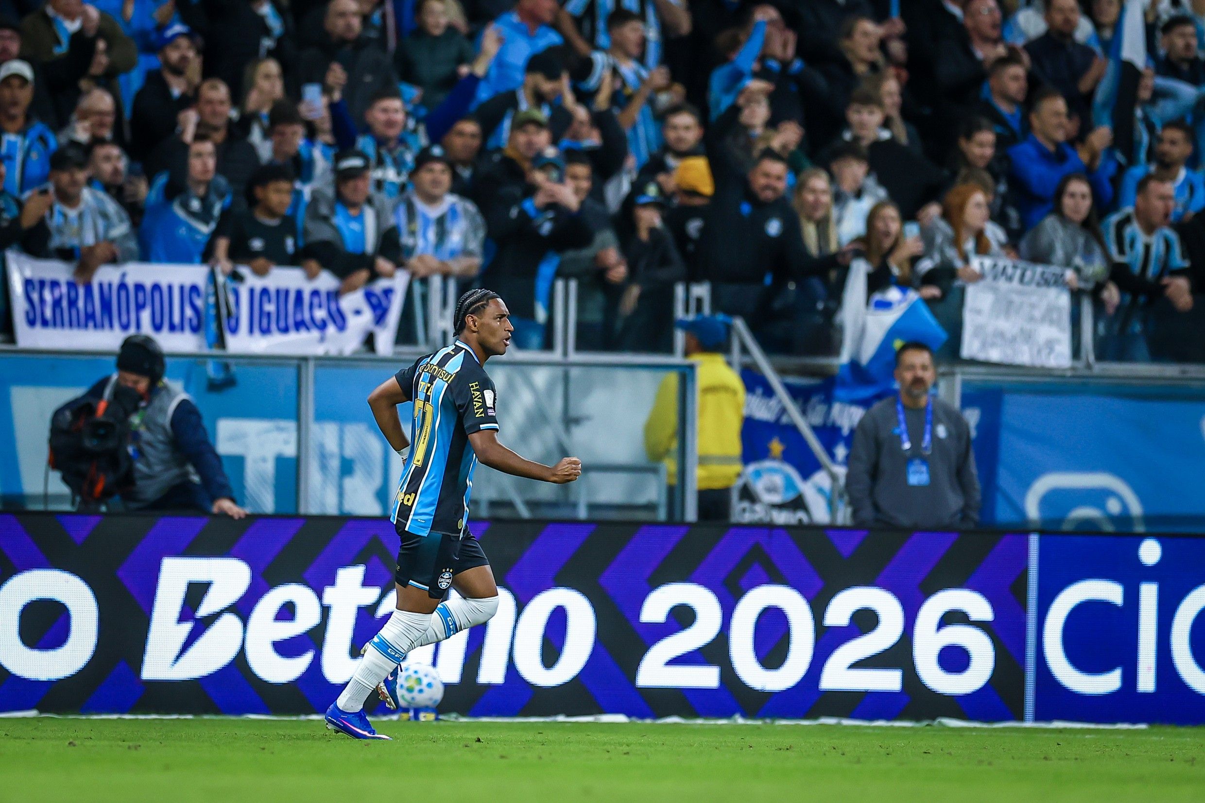 Tetê quebra jejum de quase 100 dias no Grêmio e busca recomeço