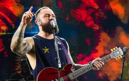 Cantor Mateus, da dupla com Jorge, se recupera de cirurgia para tratar artrite séptica. Reprodução: Globo