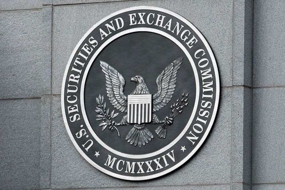 A Comissão de Valores Mobiliários dos EUA reforça regulamentações para criptomoedas com apoio de Trump. Reprodução: Gizmodo