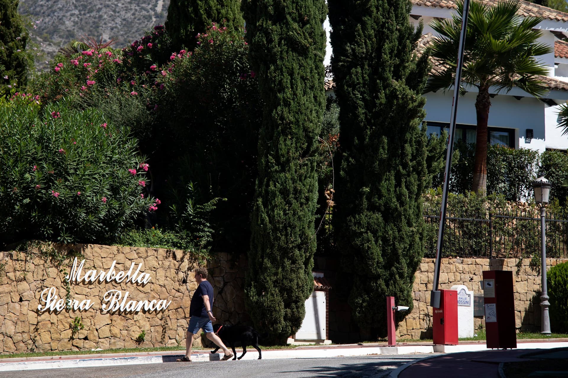 Marbella se destaca como a cidade com as ruas mais caras da Espanha. Reprodução: El País