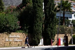 Marbella se destaca como a cidade com as ruas mais caras da Espanha. Reprodução: El País