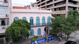 Colégio pH, em Botafogo, onde aluno foi expulso por ofensas racistas durante disputa escolar. Legenda da imagem. Reprodução: G1 Rio