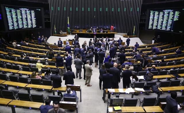 Deputados em sessão do plenário, STF mantém 513 vagas para 2026. Legenda da imagem. Reprodução: Retorno do item 11