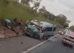 [Equipes de emergência atendem acidentes em rodovias federais de MG e GO durante Tiradentes]. Reprodução: Oglobo
