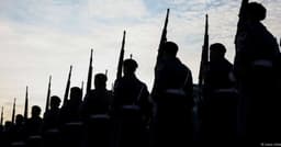 Líderes da UE buscam autossuficiência militar em cúpula