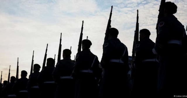 Líderes da UE buscam autossuficiência militar em cúpula