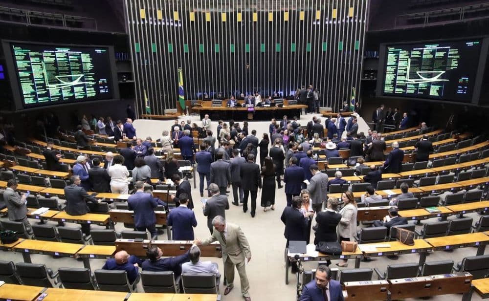 Desinteresse político é maior entre classes baixas, diz pesquisa