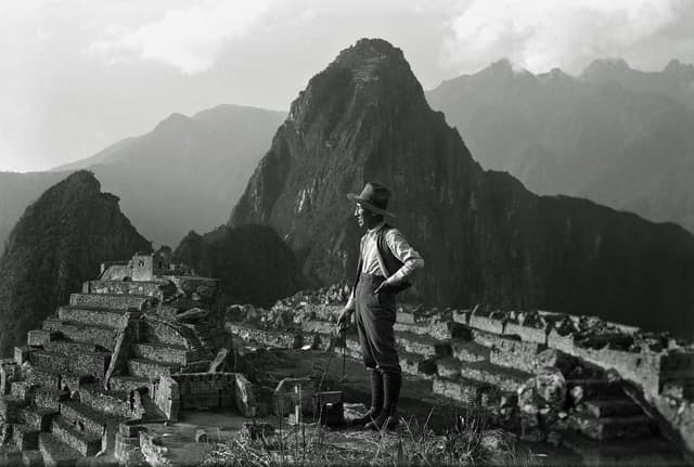 Retrato inca de Machu Picchu integra livro de 100 fotos sobre a História da América Latina. Legenda da imagem. Reprodução: Retorno do item 11