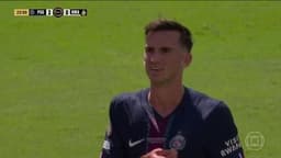 Asencio e Rüdiger se tornaram alvos de memes após falhas no jogo PSG e Real Madrid. Reprodução: Globo