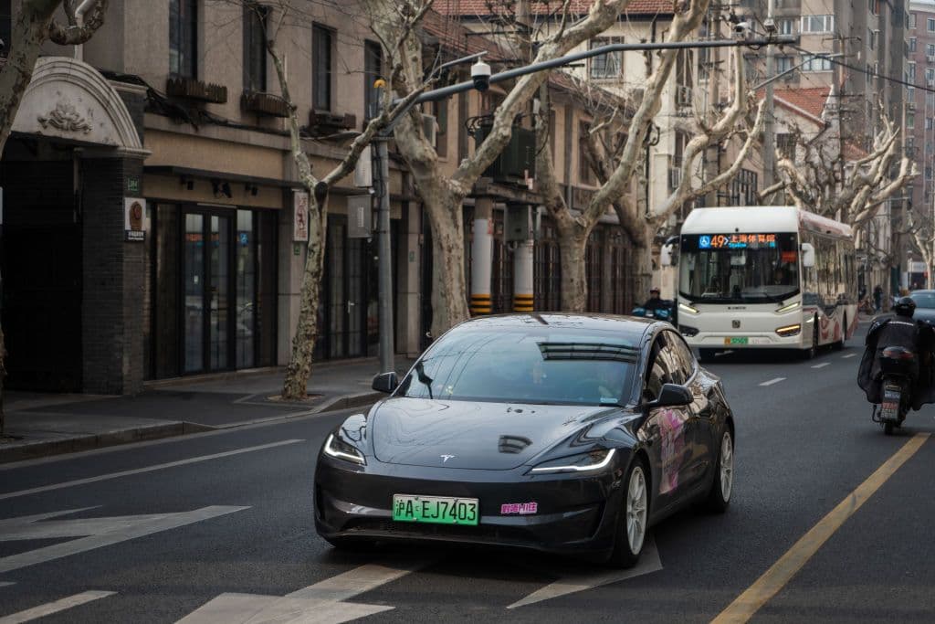 Funcionários da Tesla testam o novo serviço de transporte autônomo em Austin e na Bay Area. Reprodução: TechCrunch