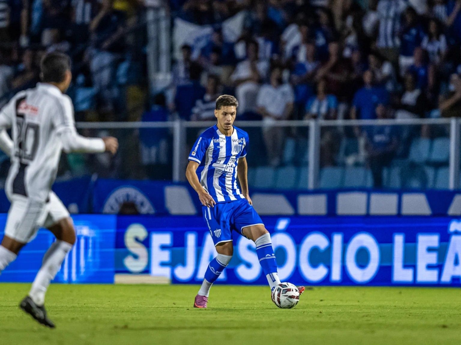 Athletico contrata zagueiro Bruno Baldini, destaque do Avaí