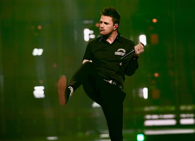 Dani Martín interpreta 'Zapatillas' em Valencia durante LOS40 Music Awards. Legenda da imagem. Reprodução: Retorno do item 11