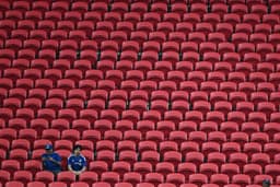 Torcedores do Chelsea em uma seção vazia durante o jogo da FIFA Club World Cup 2025 em Atlanta.; Reprodução: AFP/Getty Images