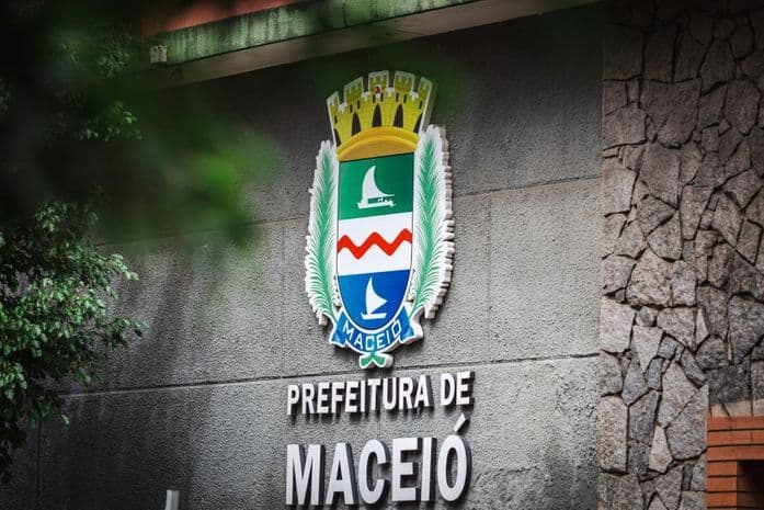 Embate judicial entre a Prefeitura de Maceió e construtoras por licenças atrasadas. Reprodução: redação