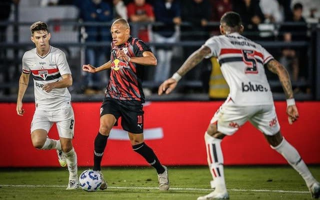 Jhon Jhon se destaca em partida pelo RB Bragantino. Reprodução: iG Esportes