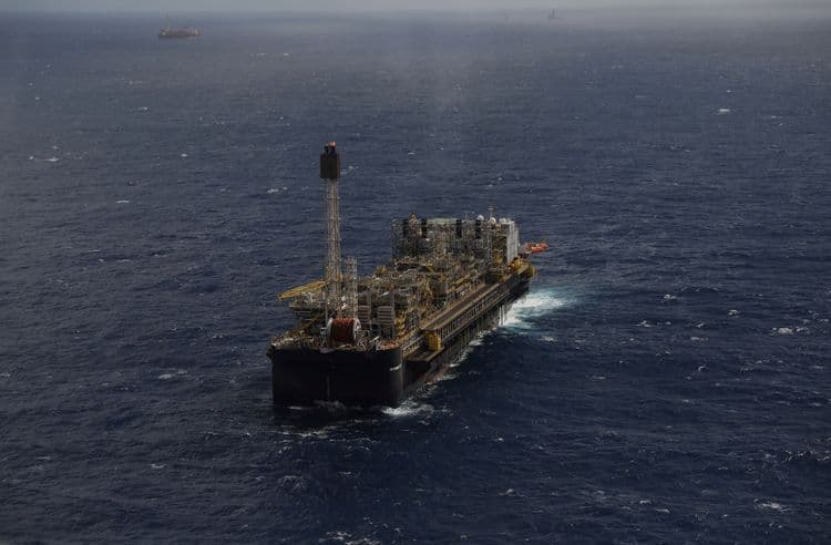 Petrobras e petroleiras enfrentam queda acentuada