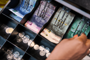 "Carry trade" ganha força no câmbio – real e rand estão entre moedas favoritas