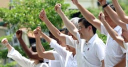 Cidadãos de Singapura se preparam para as eleições parlamentares sob a liderança do novo primeiro-ministro. Reprodução: Reuters