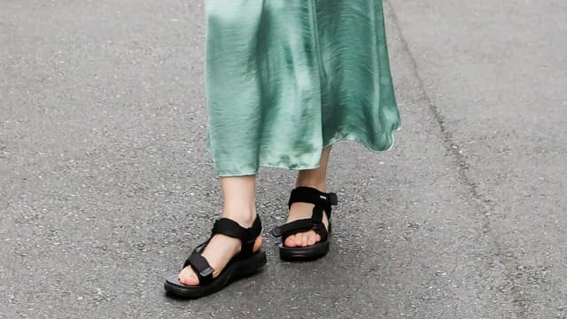 Sandálias ortopédicas: conforto e transpirabilidade indispensáveis para os pés no verão. Reprodução: El País