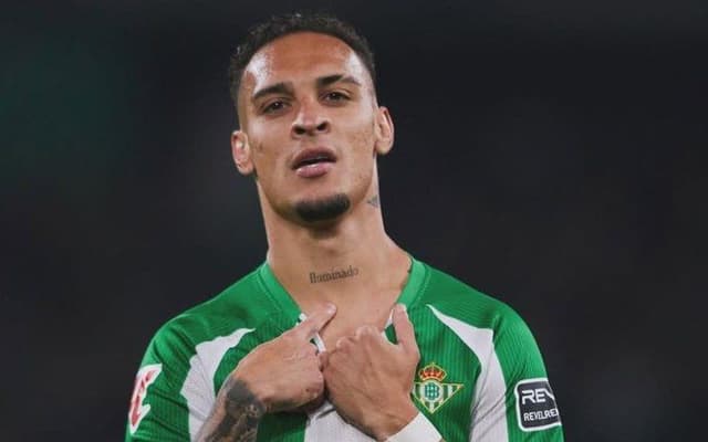 Capitão do Betis elogia Antony, comparando-o a Neymar e Cristiano Ronaldo. Reprodução: Retorno do item 11