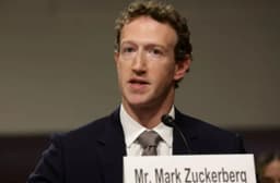 Mark Zuckerberg e Priscilla aparecem ao lado de abrigo subterrâneo no Havaí. Reprodução: Retorno do item 11